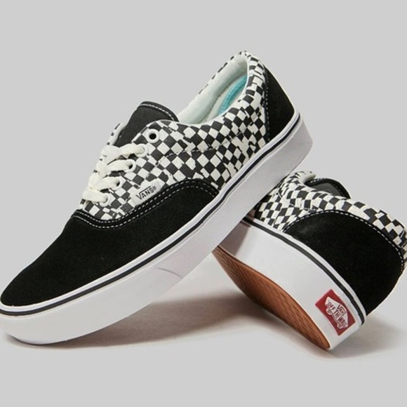 vans era comfycush black white